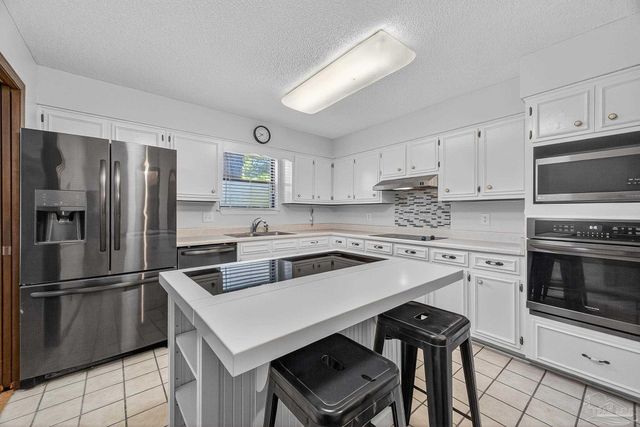 1208 Tamara Dr, Pensacola, FL 32504