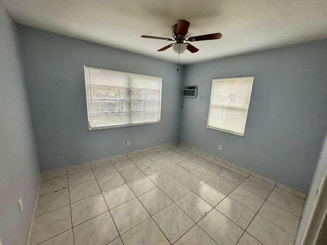 23 SE 12th Street 22, Dania Beach, FL 33004
