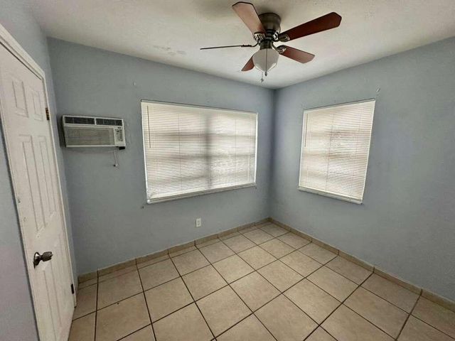 23 SE 12th Street 22, Dania Beach, FL 33004