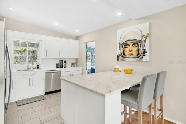 2512 LAKE WADE COURT, Orlando, FL 32806