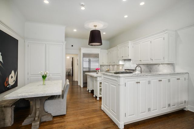 75 E ELM Street, Chicago, IL 60611