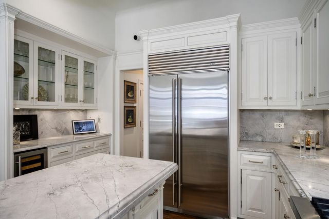 75 E ELM Street, Chicago, IL 60611