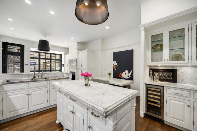 75 E ELM Street, Chicago, IL 60611