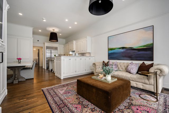 75 E ELM Street, Chicago, IL 60611