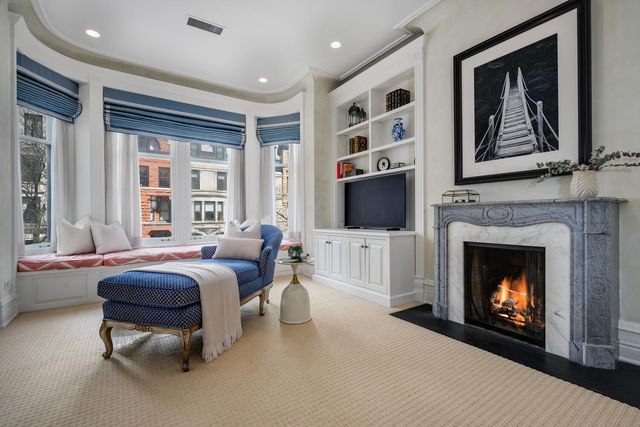75 E ELM Street, Chicago, IL 60611