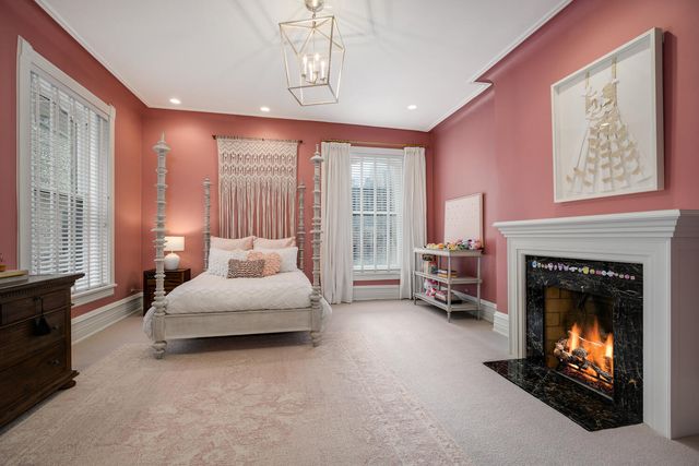 75 E ELM Street, Chicago, IL 60611