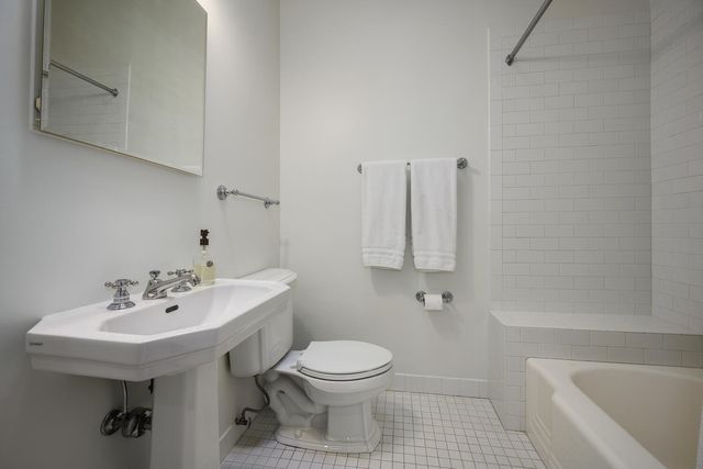 75 E ELM Street, Chicago, IL 60611