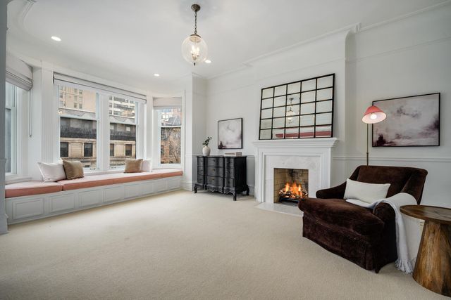 75 E ELM Street, Chicago, IL 60611