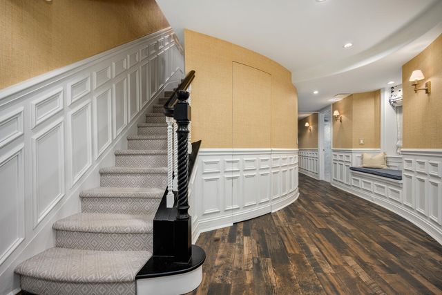 75 E ELM Street, Chicago, IL 60611