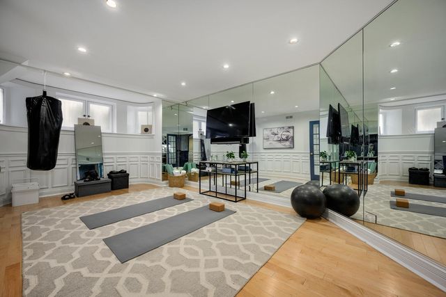 75 E ELM Street, Chicago, IL 60611