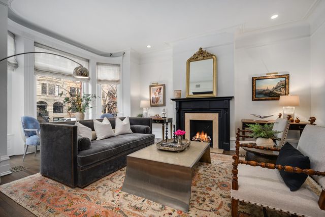 75 E ELM Street, Chicago, IL 60611