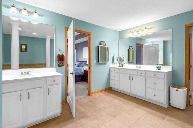 12608 Prairie Drive, Urbandale, IA 50323