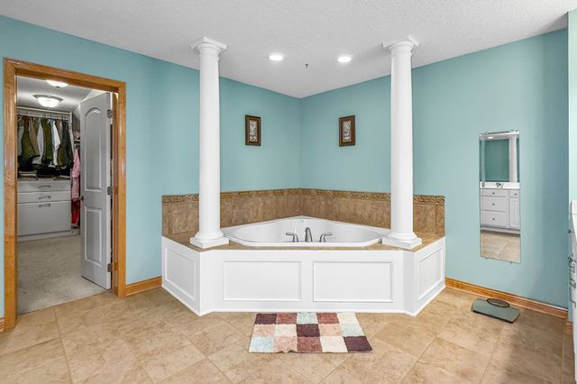 12608 Prairie Drive, Urbandale, IA 50323