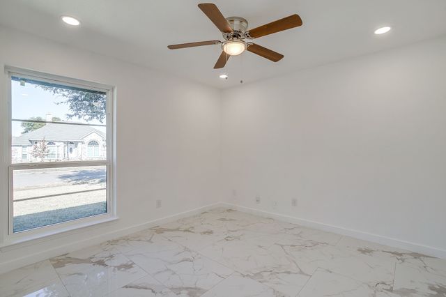 814 Nafus Street, Cedar Hill, TX 75104