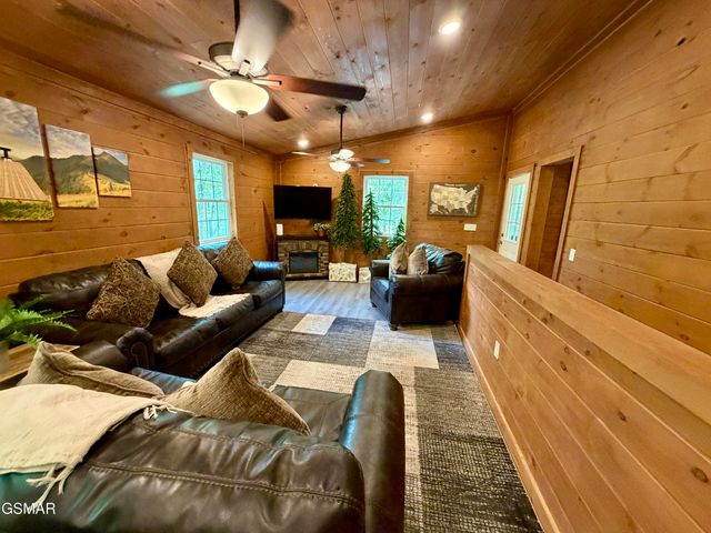 2211 Lake View Lane, Sevierville, TN 37876