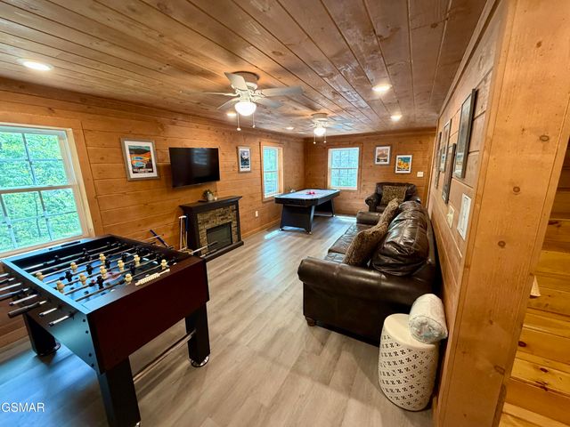 2211 Lake View Lane, Sevierville, TN 37876
