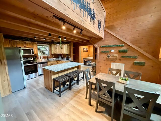 2211 Lake View Lane, Sevierville, TN 37876