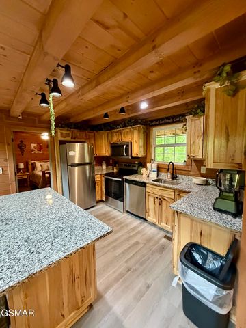 2211 Lake View Lane, Sevierville, TN 37876