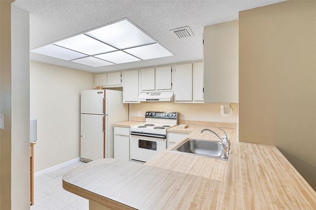 5530 NW 44th Street 216 C, Lauderhill, FL 33319