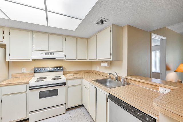 5530 NW 44th Street 216 C, Lauderhill, FL 33319