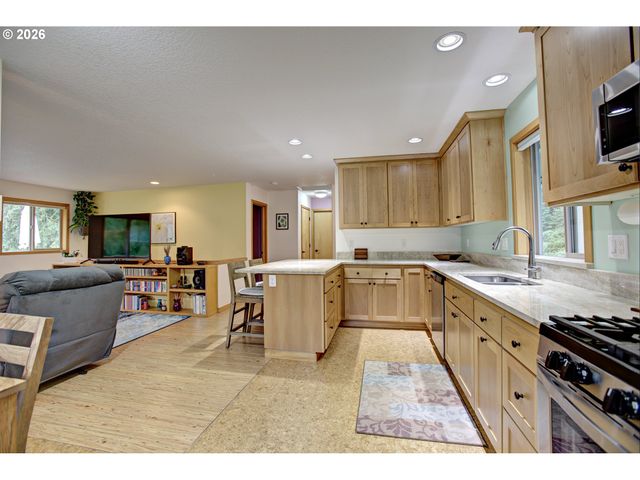 60300 Rays Way, St Helens, OR 97051