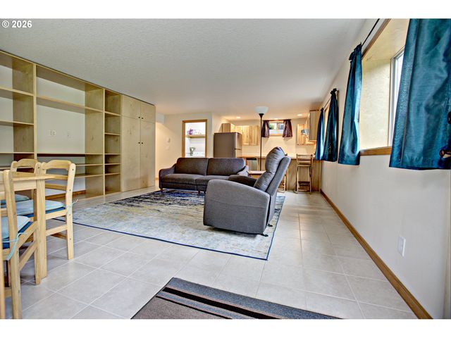 60300 Rays Way, St Helens, OR 97051