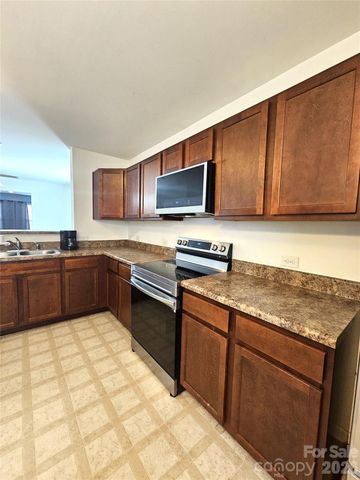 10703 Derryrush Drive, Charlotte, NC 28213
