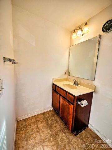 10703 Derryrush Drive, Charlotte, NC 28213