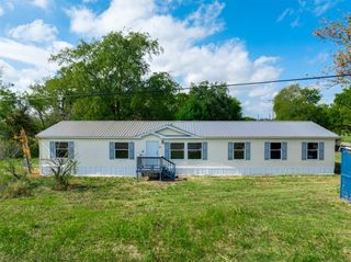 910 Pacific Street E, Honey Grove, TX 75446