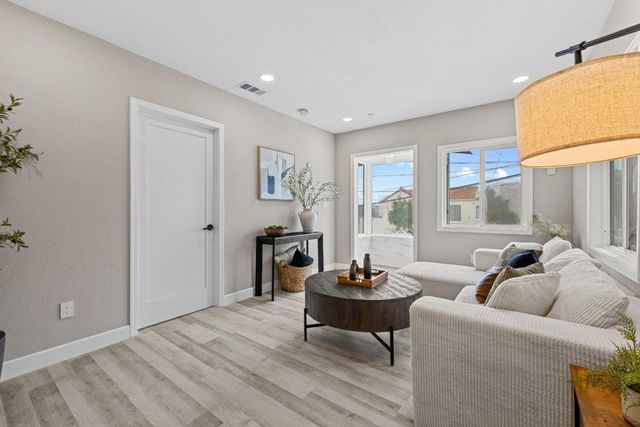 390 Guttenberg Street, Daly City, CA 94014