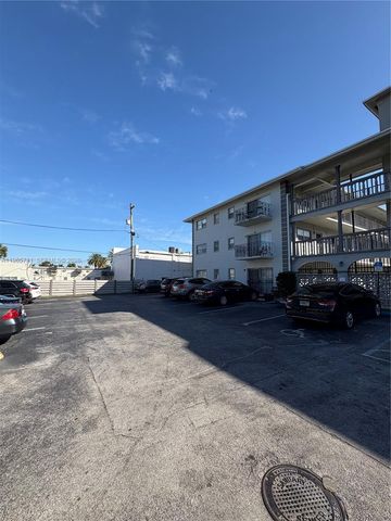 16215 NE 18th Ct 202, North Miami Beach, FL 33162