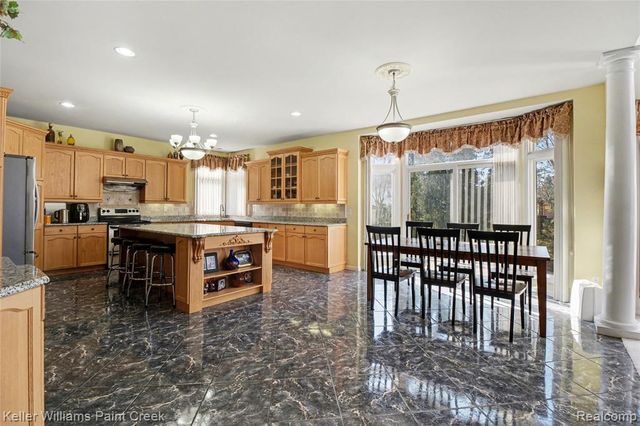 2146 Meadow Reed Drive, Sterling Heights, MI 48314