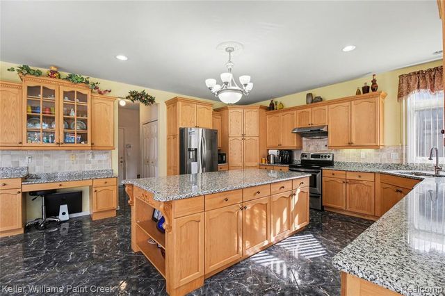 2146 Meadow Reed Drive, Sterling Heights, MI 48314