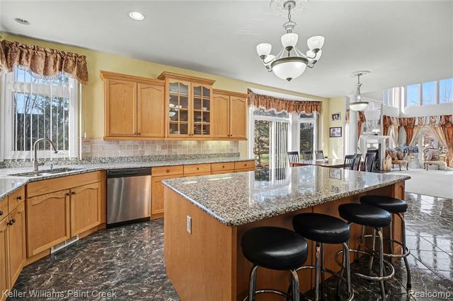 2146 Meadow Reed Drive, Sterling Heights, MI 48314