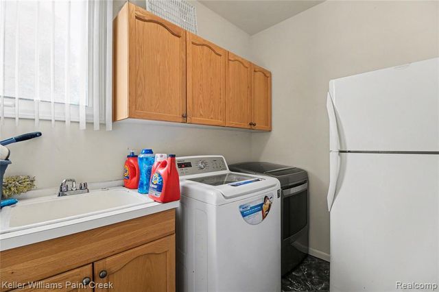 2146 Meadow Reed Drive, Sterling Heights, MI 48314