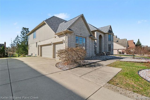 2146 Meadow Reed Drive, Sterling Heights, MI 48314