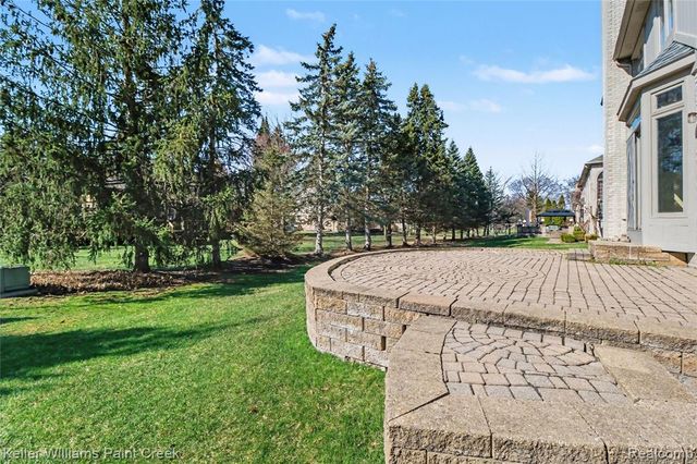 2146 Meadow Reed Drive, Sterling Heights, MI 48314