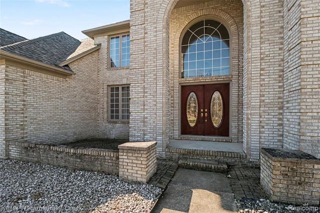 2146 Meadow Reed Drive, Sterling Heights, MI 48314