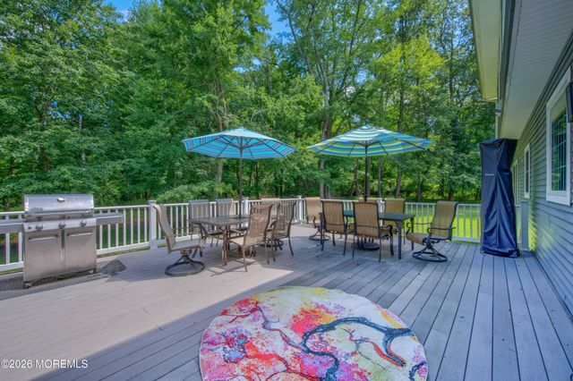 34 La Valley Drive, Manalapan, NJ 07726