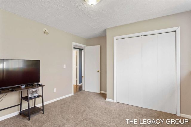 651 S 160th Avenue, Holland, MI 49423