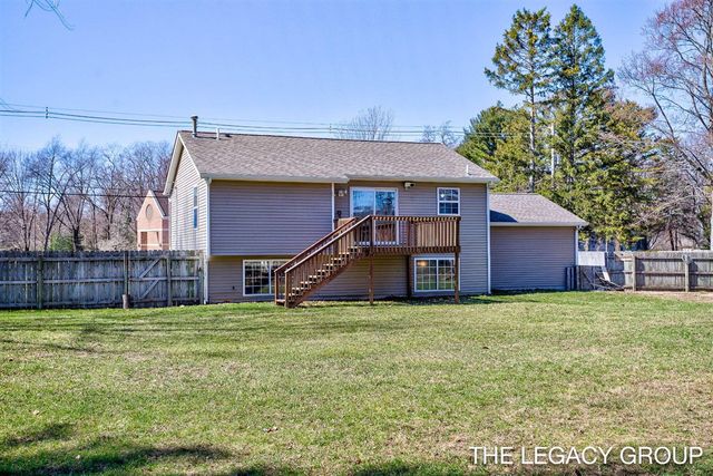 651 S 160th Avenue, Holland, MI 49423