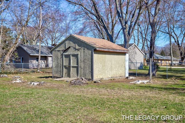 651 S 160th Avenue, Holland, MI 49423