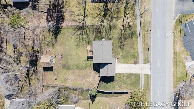 651 S 160th Avenue, Holland, MI 49423