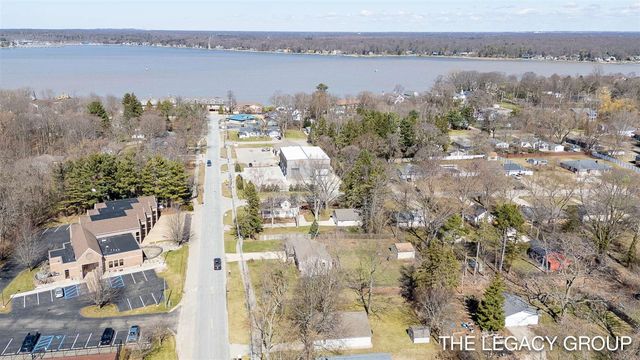 651 S 160th Avenue, Holland, MI 49423