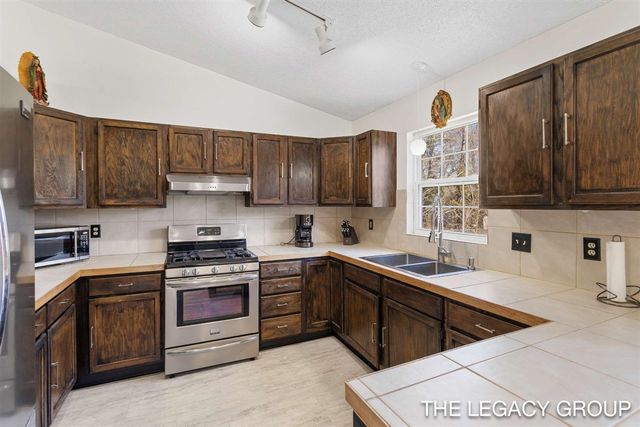 651 S 160th Avenue, Holland, MI 49423