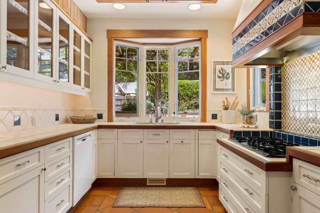 62 E Carmel Valley Road A, Carmel Valley, CA 93924