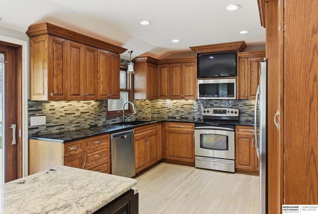 21708 Leavenworth Street, Omaha, NE 68022