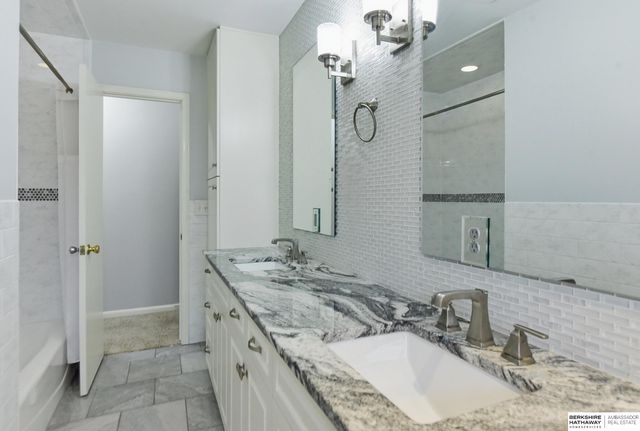 21708 Leavenworth Street, Omaha, NE 68022