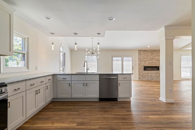 1106 Roseland Dr, Columbia, TN 38401
