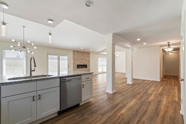1106 Roseland Dr, Columbia, TN 38401